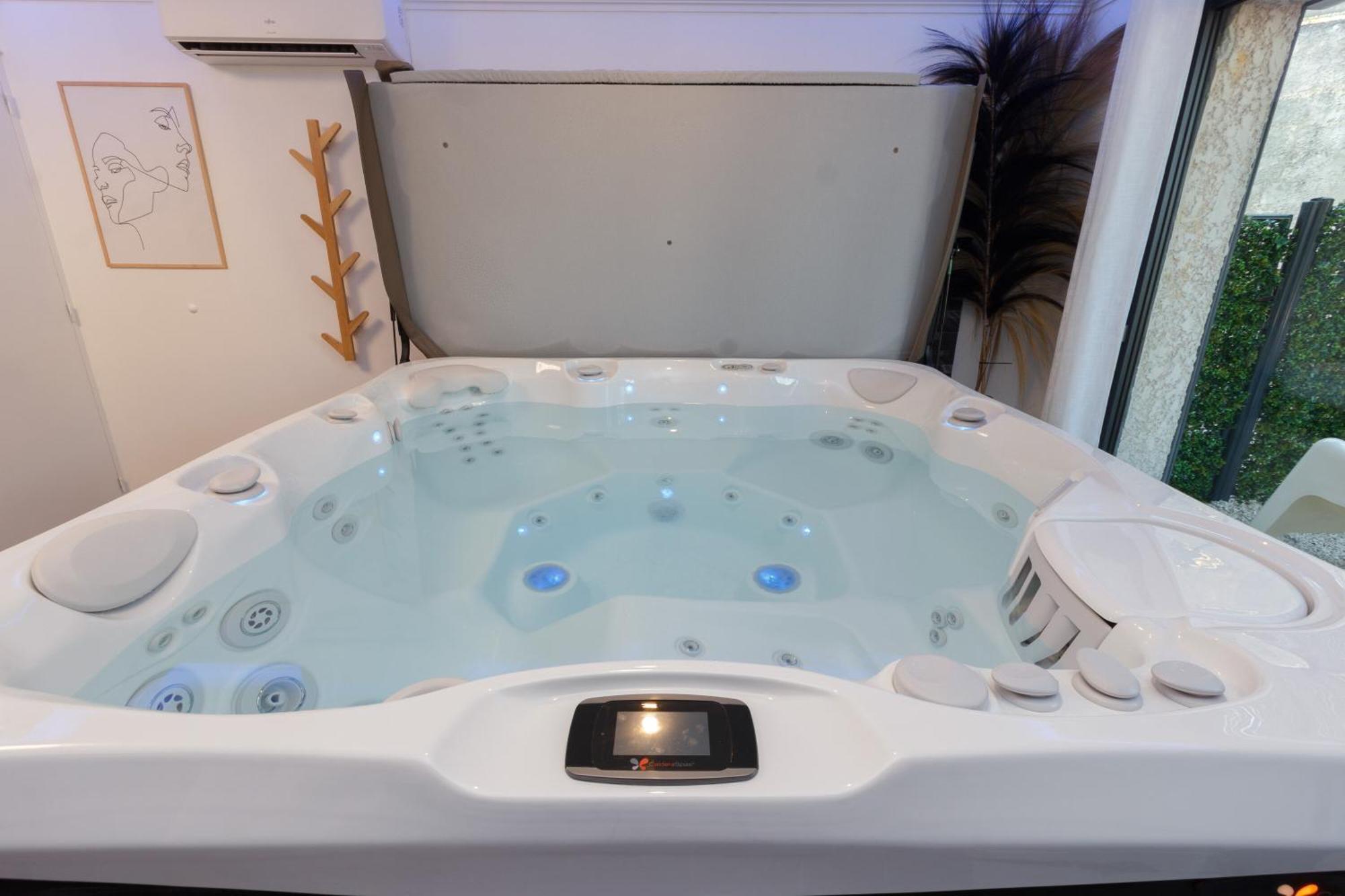 Apartment Casa Amor & Spa, Appartement Suite Jacuzzi & Piscine Chauffee Montfort-sur-Argens